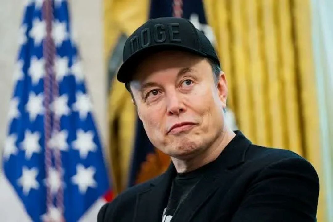 Elon Musk acuză Ucraina că încalcă condiţiile de utilizare ale serviciului Starlink