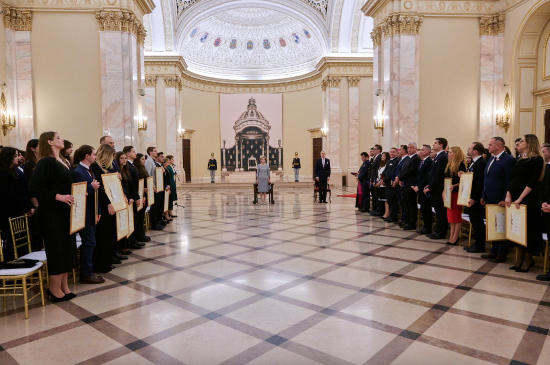 Performanța academică, răsplătită la Palatul Regal: Patru studenți din Moldova au primit burse