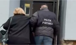 VIDEO „Găsiți un loc și împăturiți cinci bucăți”: O femeie de 67 de ani, reținută pentru escrocherie