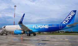 Percheziții cu mascați la sediul companiei FlyONE