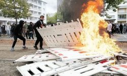 Protestele elevilor din Franța escaladează: incendii, atacuri și sute de rețineri