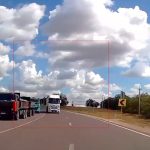 VIDEO Un șofer de camion, documentat pentru o încălcare în trafic comisă în august. Ce riscă?