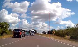 VIDEO Un șofer de camion, documentat pentru o încălcare în trafic comisă în august. Ce riscă?