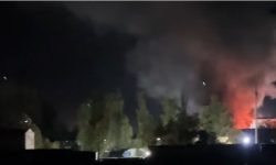 VIDEO Incendiu puternic în zona industrială din Rezina, după două explozii produse în timpul nopții