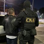 Instructor auto, reținut de CNA: Ar fi cerut până la 1.700 de euro pentru permise de categoria „B”