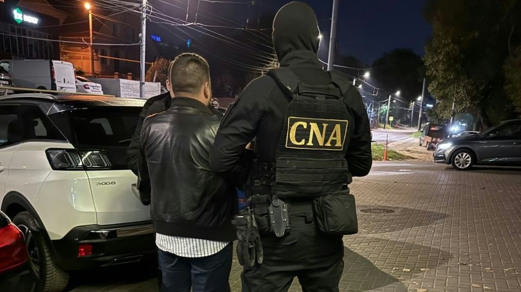 Instructor auto, reținut de CNA: Ar fi cerut până la 1.700 de euro pentru permise de categoria „B”