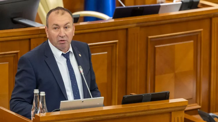 DOC Deputatul PAS Levinschi propune majorarea salariilor la instituția de stat unde este angajată soția sa