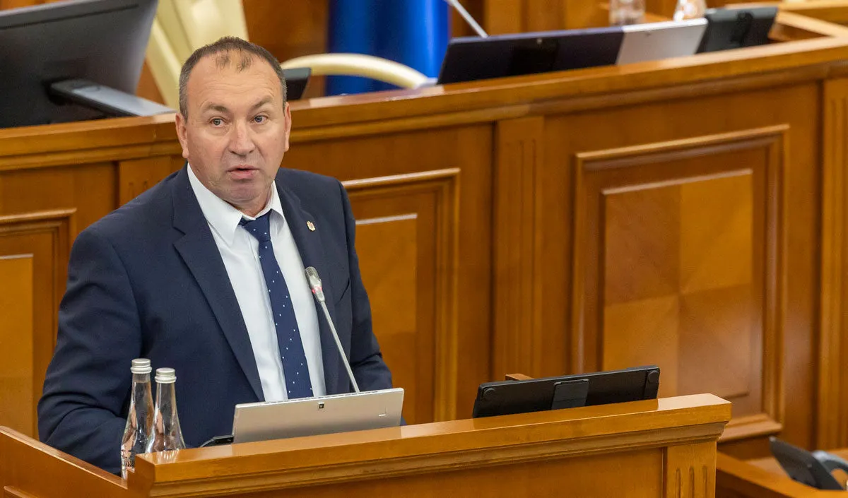 DOC Deputatul PAS Levinschi a propus majorarea salariilor la instituția de stat unde este angajată soția sa