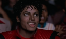 Celebra geacă roșie cu negru, purtată de Michael Jackson în videoclipul „Thriller”, va fi scoasă la licitație