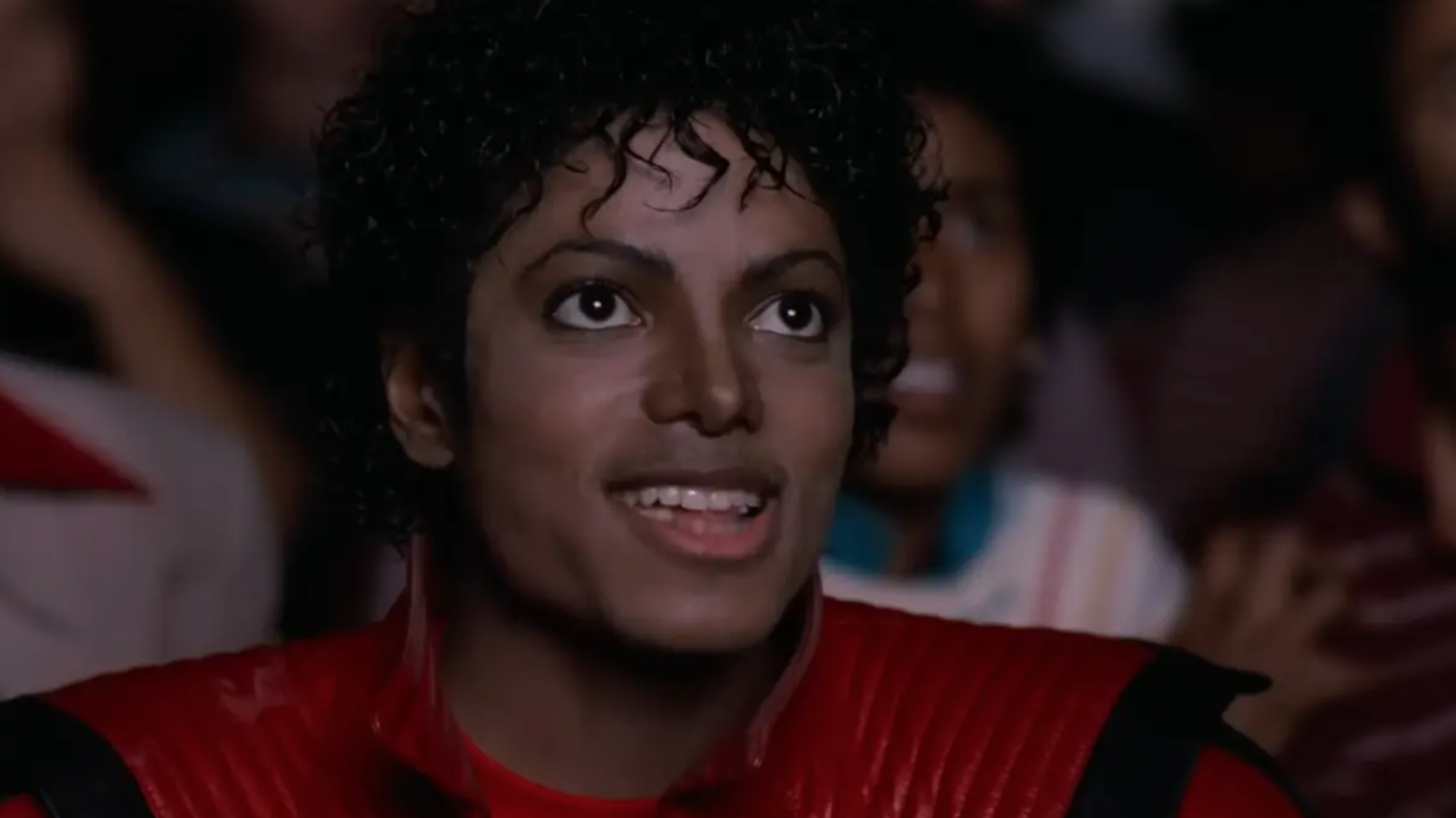 Celebra geacă roșie cu negru, purtată de Michael Jackson în videoclipul „Thriller”, va fi scoasă la licitație