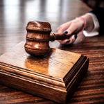 Doi bărbați, acuzați de omor după o ceartă despre războiul din Ucraina. Ce riscă