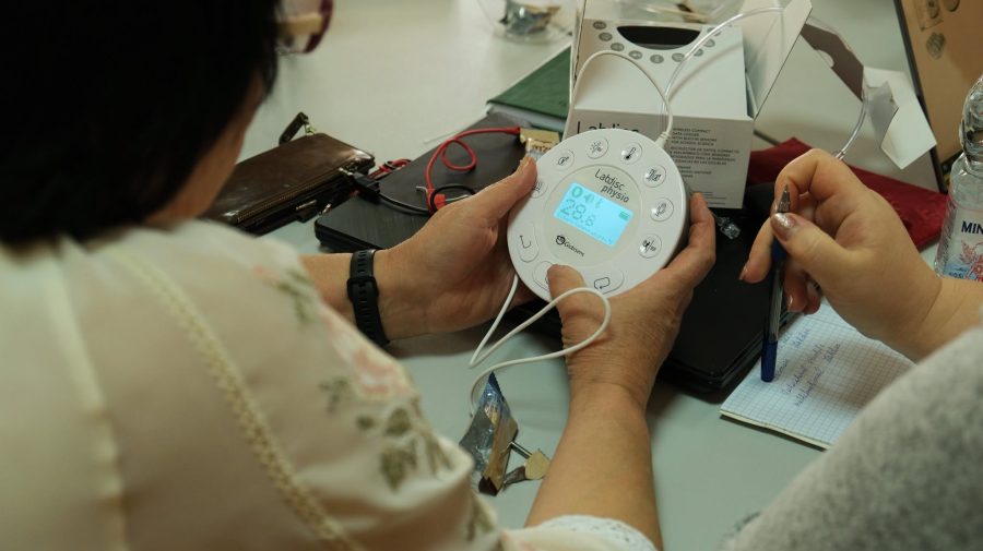 Laboratoare digitale în 57 de școli: elevii vor putea testa la ore formulele învățate din manual