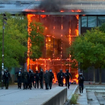 VIDEO Un liceu din Franța a luat foc în timpul protestelor elevilor: Zeci de pompieri au intervenit