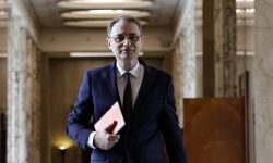 Cine este noul premier al României, Luca Niculescu