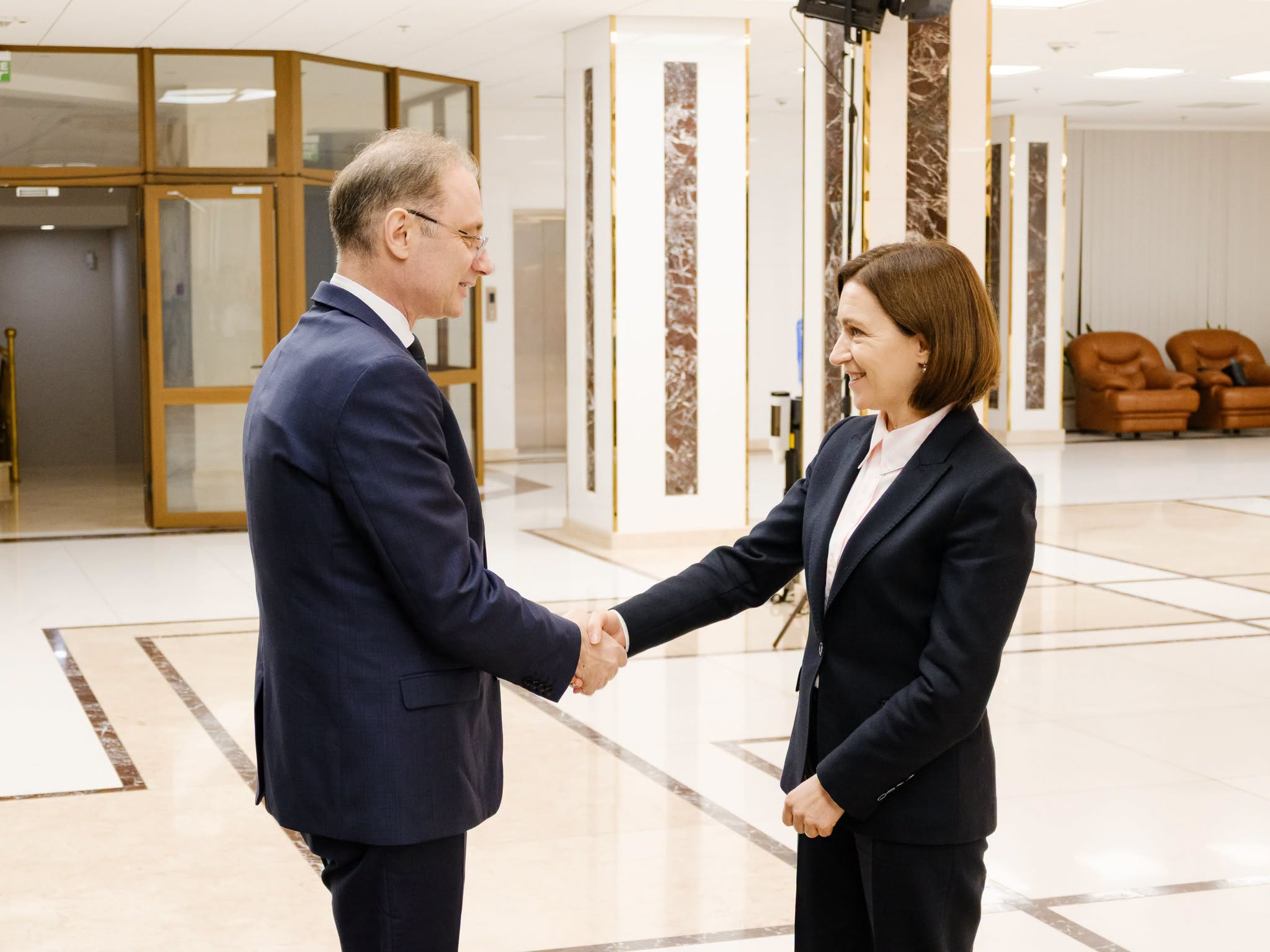 Maia Sandu și premierul României, discuții despre apărarea aeriană și securitatea regională