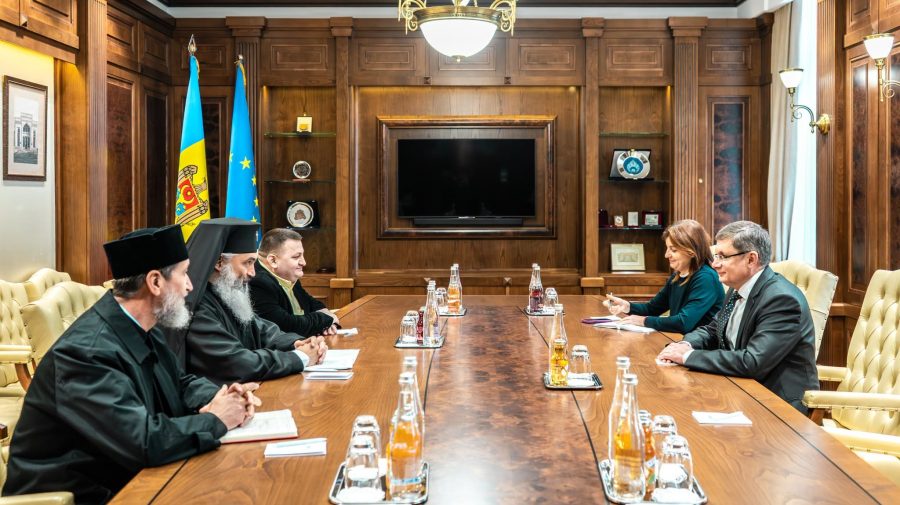 Se îngroapă securea războiului! Mitropolia Basarabiei vrea pace între cele două biserici. Grosu, pe post de mediator