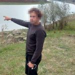 Visul de a ajunge în Occident i-a fost spulberat: Un moldovean care a traversat înot Prutul, reținut la frontieră