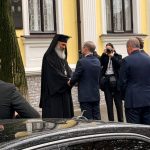Premierul României a sosit la Chișinău: A fost primit de mitropolitul Basarabiei