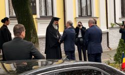 Premierul României a sosit la Chișinău: A fost primit de mitropolitul Basarabiei
