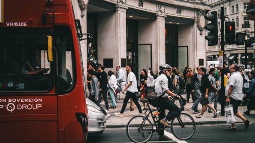 Oxford Street, cea mai aglomerată stradă comercială din Marea Britanie, devine pietonală