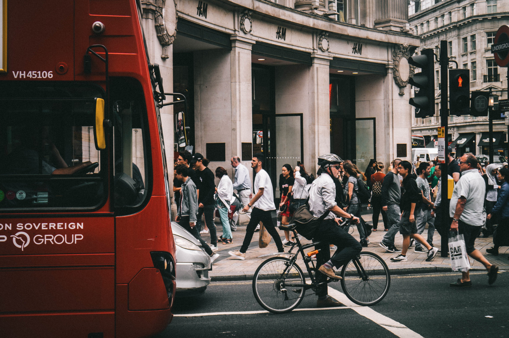 Oxford Street, cea mai aglomerată stradă comercială din Marea Britanie, devine pietonală
