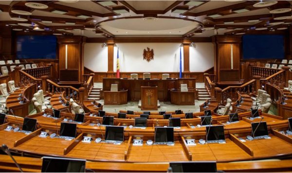 Deputații se întrunesc astăzi în ședință plenară. Urmăriți în direct pe Rlive.md