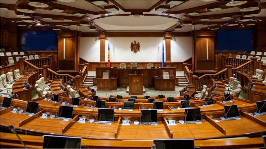 Deputații se întrunesc astăzi în ședință plenară. Urmăriți în direct pe Rlive.md