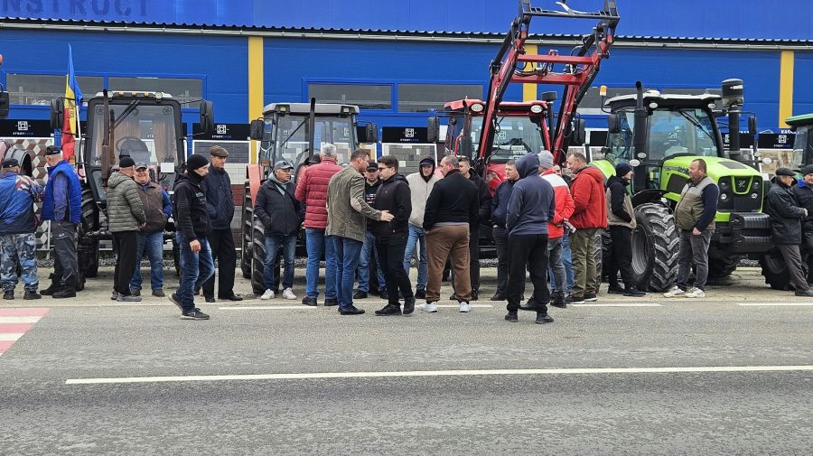 FOTO/ VIDEO Fermierii din Fălești au ieșit la protest. Cer prelungirea licențierii importului de cereale