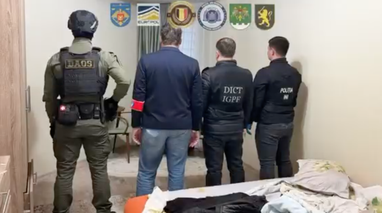 VIDEO Patru moldoveni, suspectați de furtul a șase automobile din Belgia. Prejudiciul: 16 milioane de lei