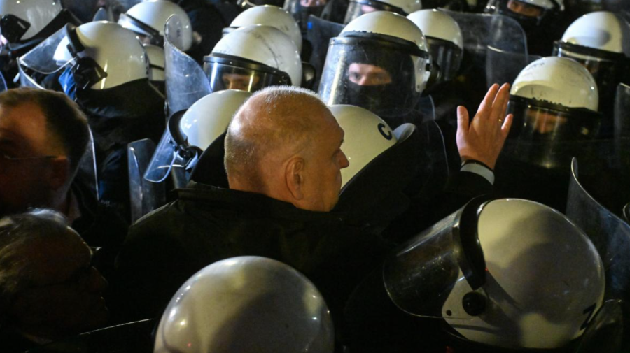 VIDEO Criză majoră în Polonia: Președintele Curții Constituționale, demis. Proteste și poliție