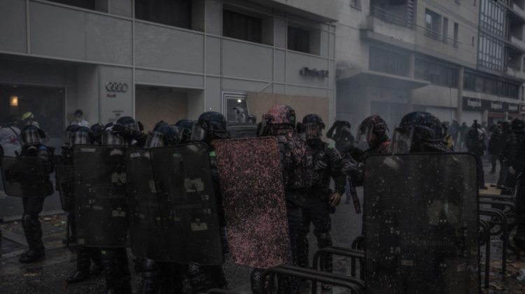 Al treilea weekend de proteste în Franța: 70.000 de polițiști vor fi în stradă