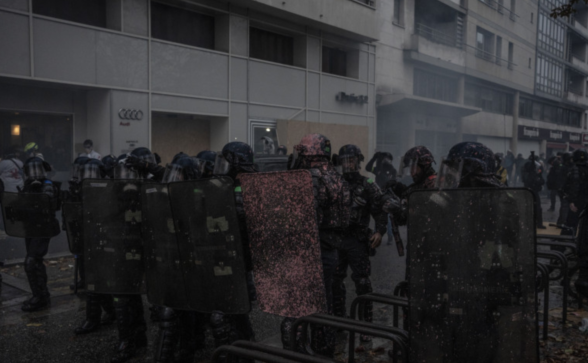 Al treilea weekend de proteste în Franța: 70.000 de polițiști vor fi în stradă