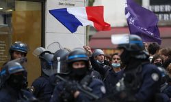 Rețelele sociale, vizate de posibile restricții în timpul protestelor din Franța