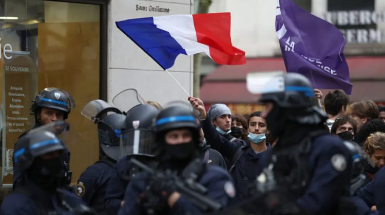 Rețelele sociale, vizate de posibile restricții în timpul protestelor din Franța