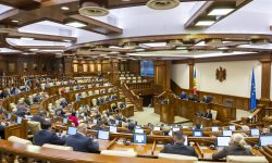 ”Opoziția riscă să fie redusă la tăcere în Parlament” – Comisia de la Veneția demontează Codul PAS