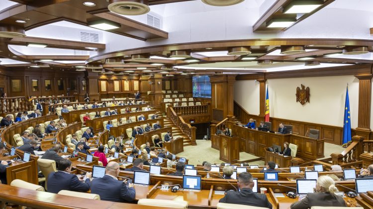 ”Opoziția riscă să fie redusă la tăcere în Parlament” – Comisia de la Veneția demontează Codul PAS