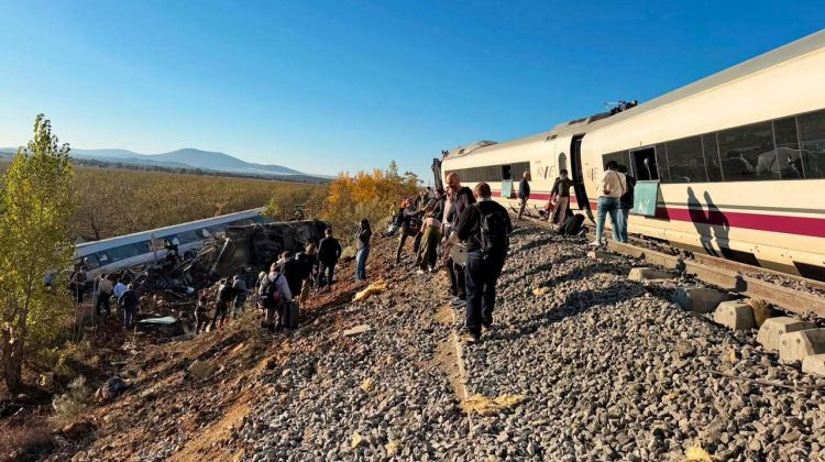 VIDEO Spania, zguduită de un nou accident feroviar: Aproape 40 de oameni au murit