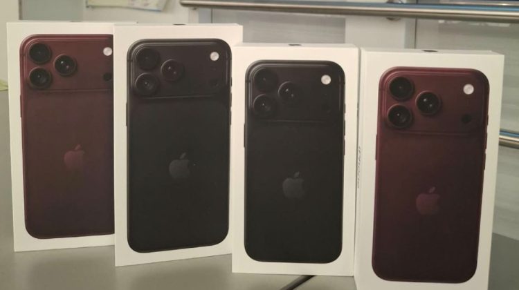 Patru telefoane de ultimă generație, ascunse într-un bagaj la Aeroportul Chișinău. O pasageră riscă sancțiuni