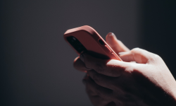 Piața smartphone-urilor, în declin: Vânzările au atins un minim istoric al ultimilor 14 ani