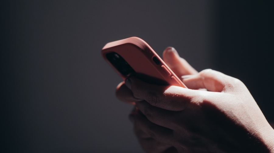 Piața smartphone-urilor, în declin: Vânzările au atins un minim istoric al ultimilor 14 ani