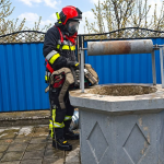 La un pas de tragedie: Un bărbat din Telenești a căzut într-o fântână adâncă de 15 metri, chiar în propria gospodărie