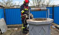 La un pas de tragedie: Un bărbat din Telenești a căzut într-o fântână adâncă de 15 metri, chiar în propria gospodărie