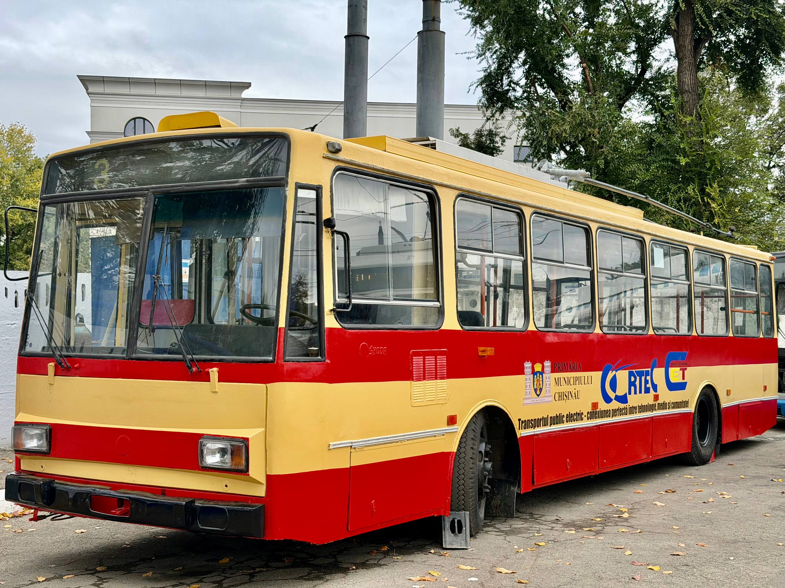 Un troleibuz din Chișinău, fabricat în anul 2001, a fost donat Centrului de Excelență în Transporturi