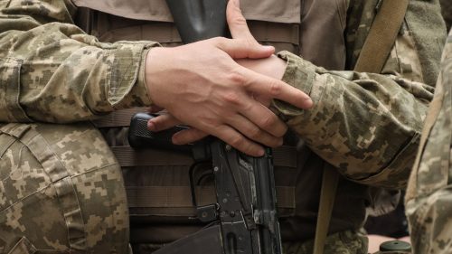 Un ucrainean s-a căsătorit cu viitoarea soacră pentru a ajunge în Moldova. Cum au descoperit polițiștii de frontieră înșelătoria