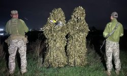 Au încercat să ajungă ilegal în Moldova deghizați în costume de camuflaj. Doi ucraineni, prinși la frontieră
