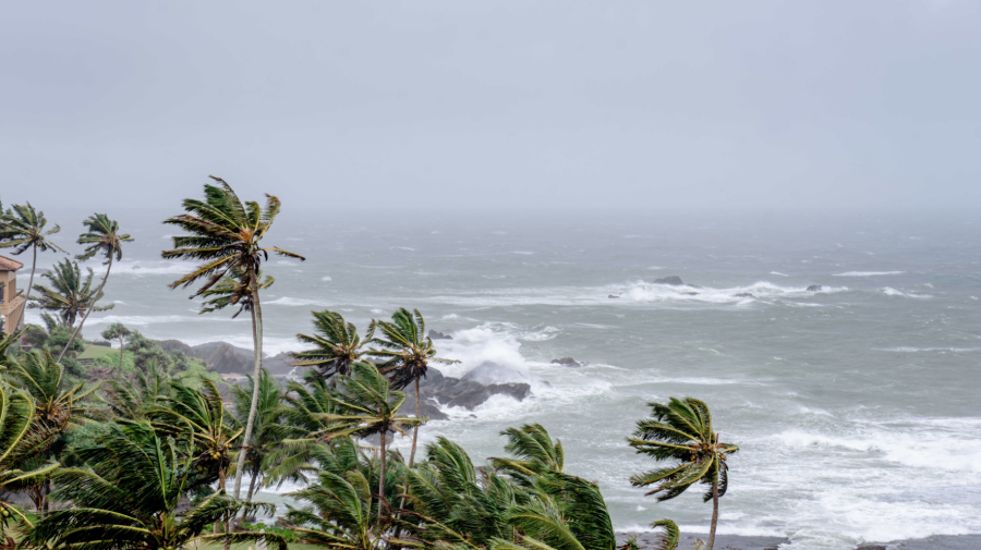 Primul uragan din Oceanul Atlantic în acest sezon. Trei state – vizate de atenționările meteorologilor