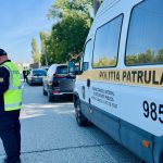 Telefonul la volan, viteza și semaforul roșu, printre abaterile depistate de polițiști pe șoseaua Hâncești