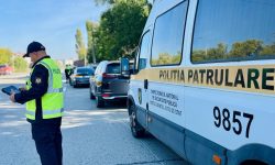 Telefonul la volan, viteza și semaforul roșu, printre abaterile depistate de polițiști pe șoseaua Hâncești