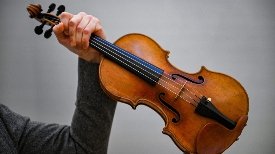 Colecția de instrumente muzicale ale Moldovei, cu viori Stradivari, costă 324.000 €. Va fi scutită de TVA la import