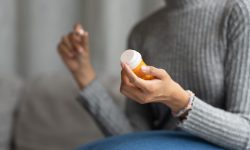 Mai puțin soare, risc mai mare de deficit de vitamina D. Ce simptome trebuie să ne pună în gardă